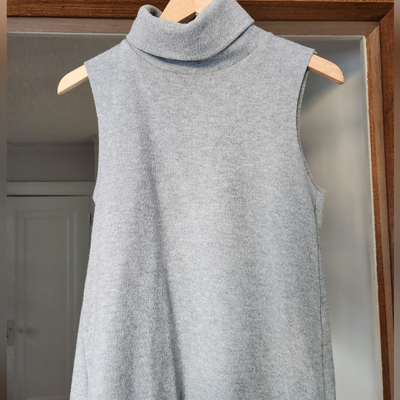 Grey Sleeveless Turtleneck Sweater - Picture 2 of 7